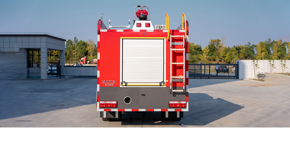 随专四驱水罐消防车图2