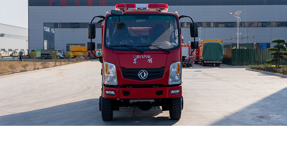 随专四驱水罐消防车图1