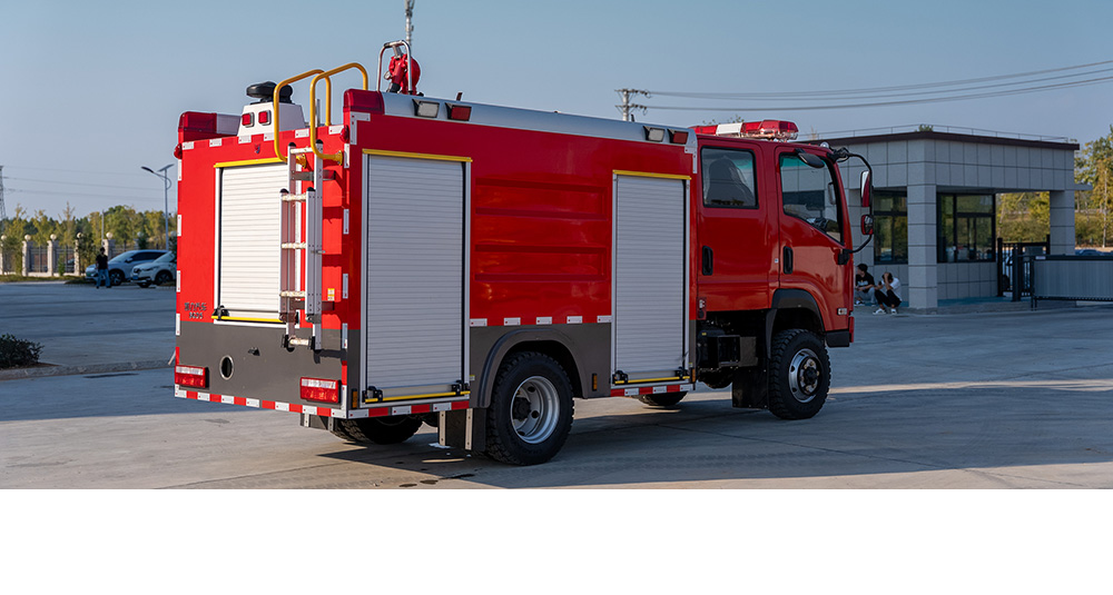 随专四驱水罐消防车图6