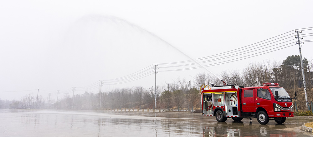东风小多利卡内藏水罐消防车图7