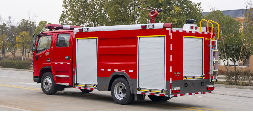 东风大多利卡外露水罐消防车图2