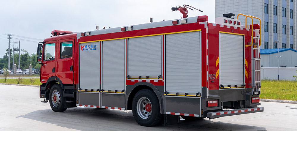 东风D9内藏水罐消防车图6