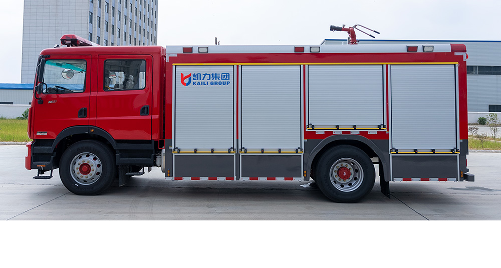 东风D9内藏水罐消防车图7