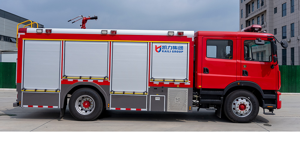 东风D9内藏水罐消防车图1