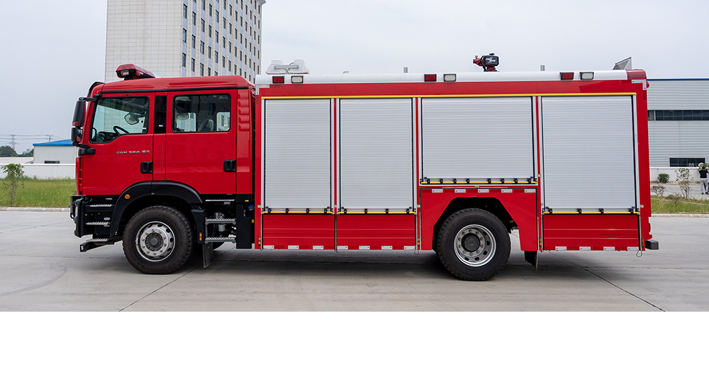 汕德卡单桥城市主战消防车图1