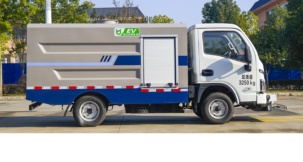 上汽跃进纯电路面清洗车图2