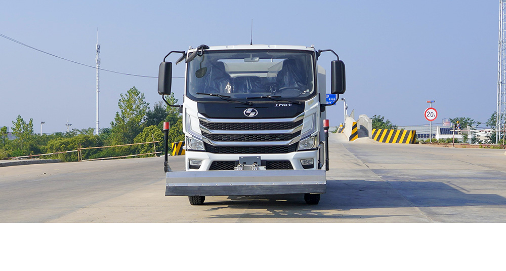 上汽跃进纯电路面清洗车图7