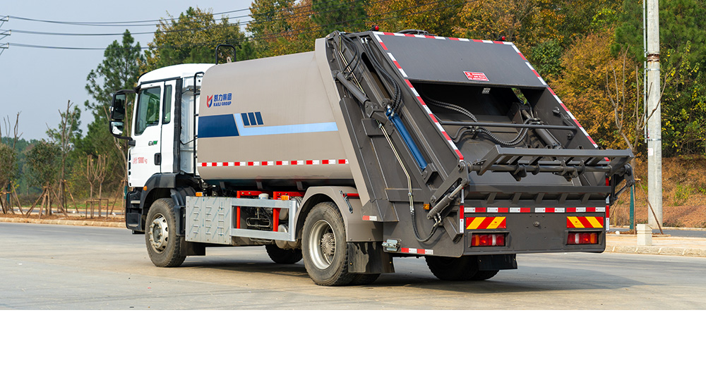 重汽纯电压缩式垃圾车图4