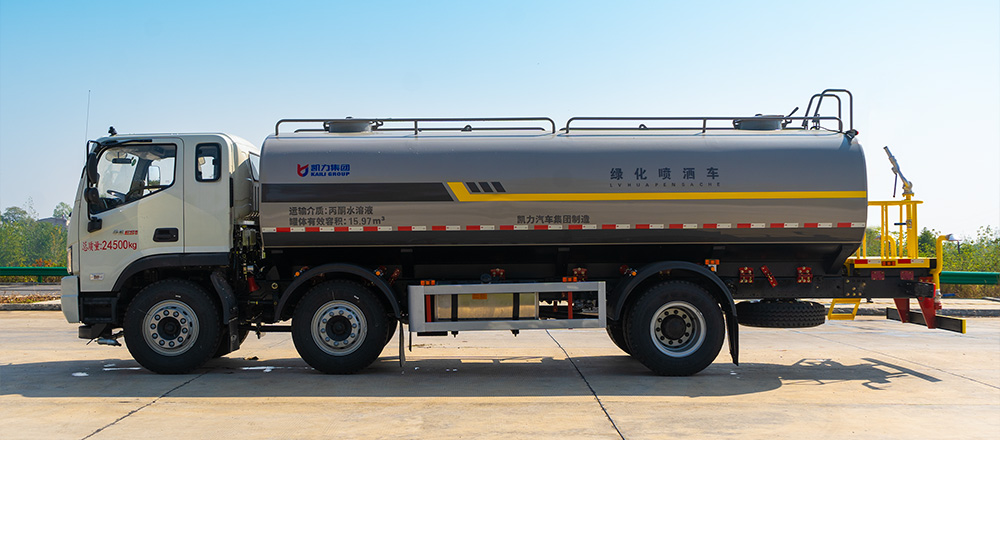 福田小三轴洒水车图4