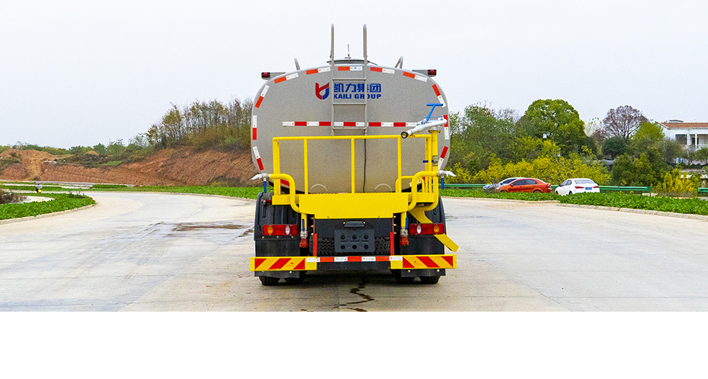 华神前四后八洒水车图8