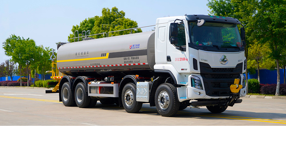 柳汽前四后八绿化喷洒车图1