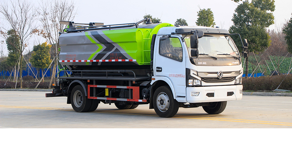 东风大多利卡清洗吸污车（方罐）图1