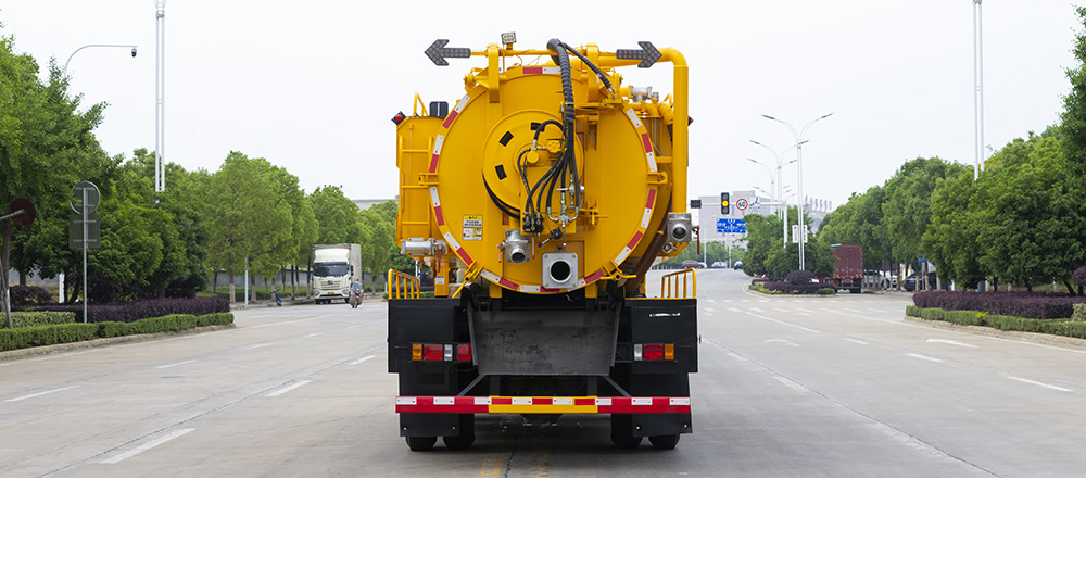 重汽豪曼清洗吸污车图9