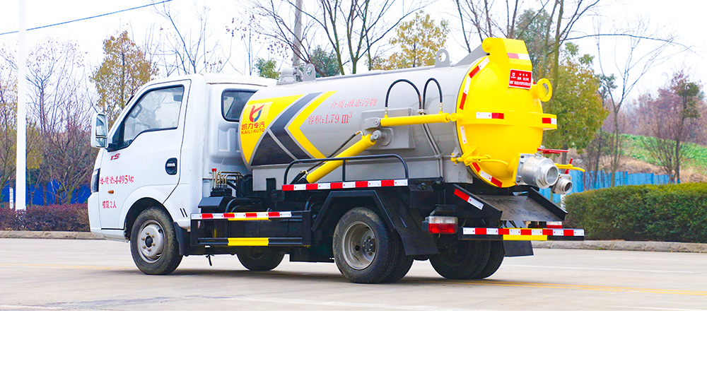 东风途逸吸污车图4