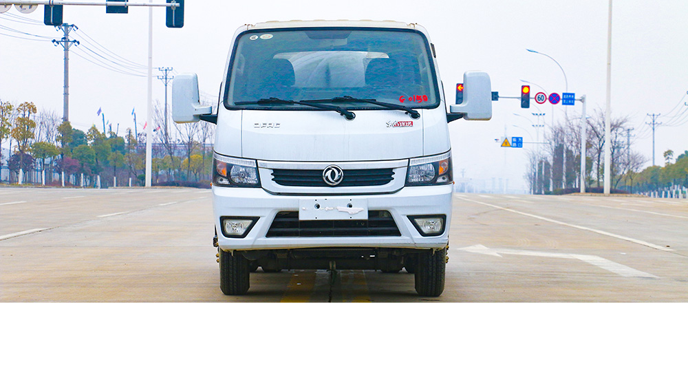 东风途逸吸污车图7