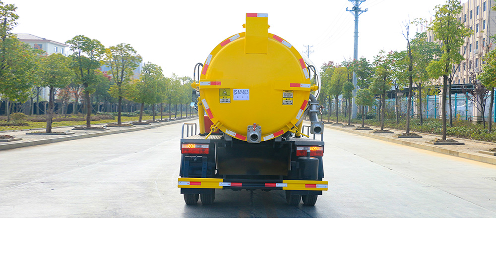 东风小多利卡吸污车图8