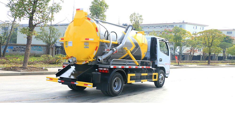 东风小多利卡吸污车图5