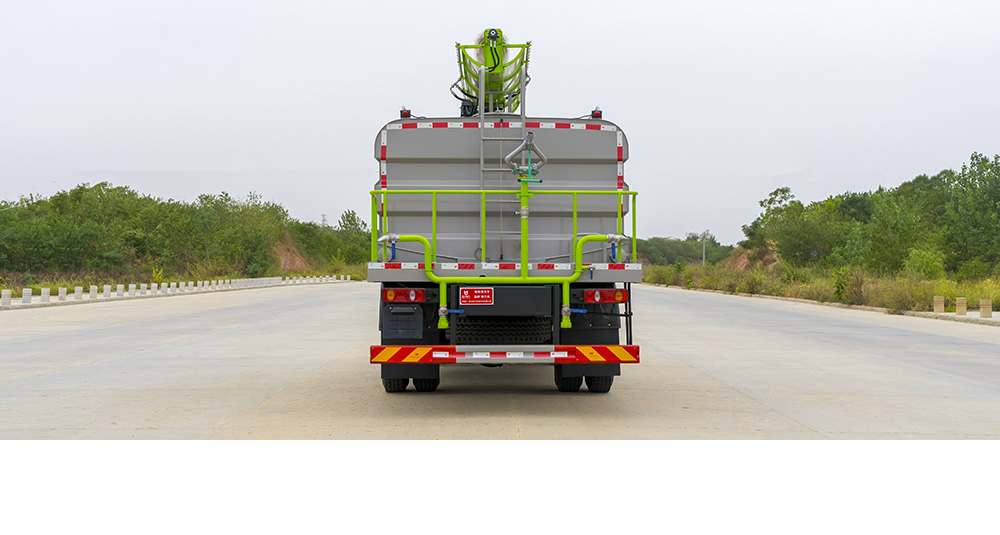 东风天锦四驱光伏清洗车图7