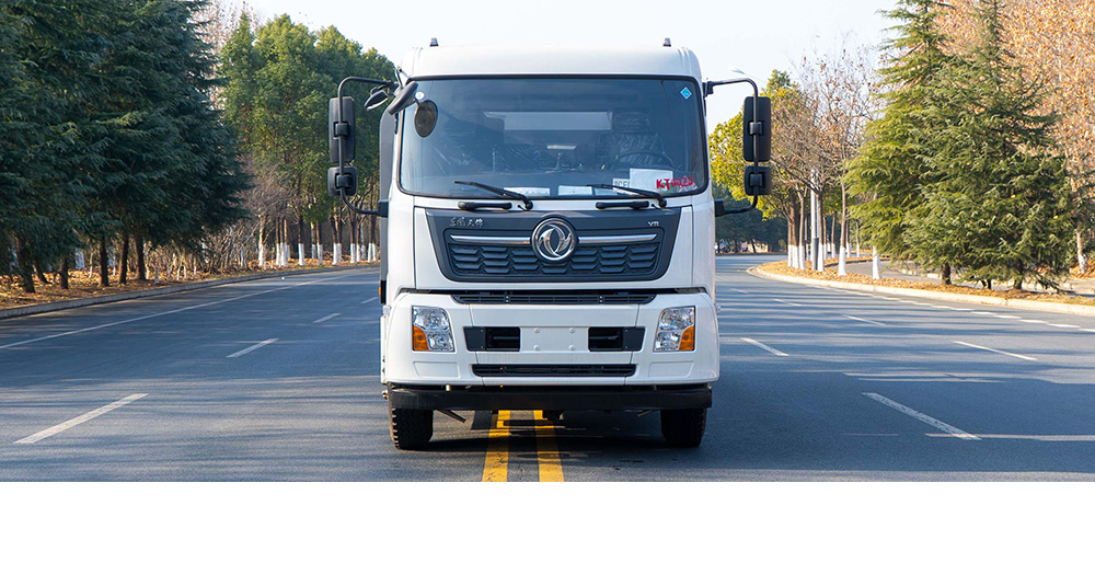 东风天锦光伏清洗车图6