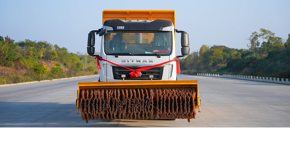 重汽后双桥除雪车图7