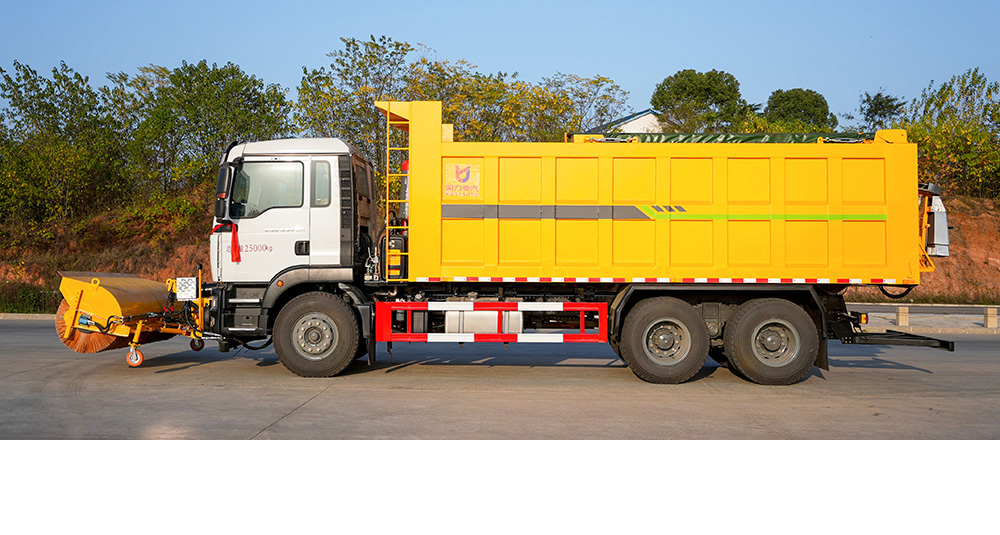 重汽后双桥除雪车图4