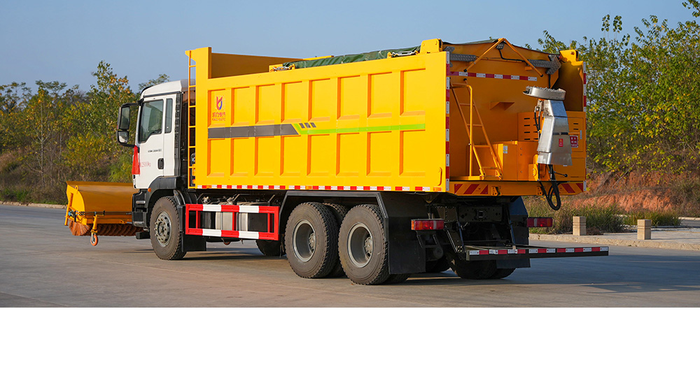 重汽后双桥除雪车图6