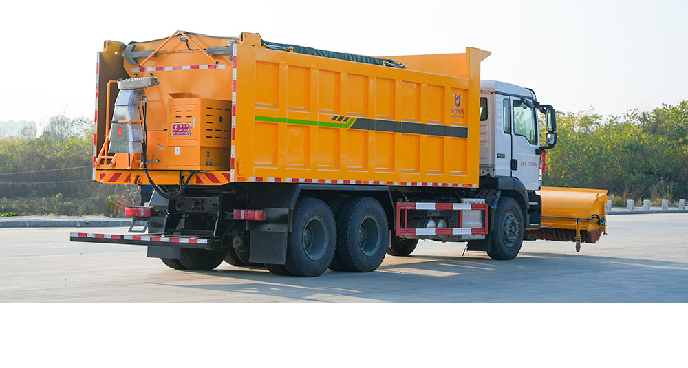 重汽后双桥除雪车图5