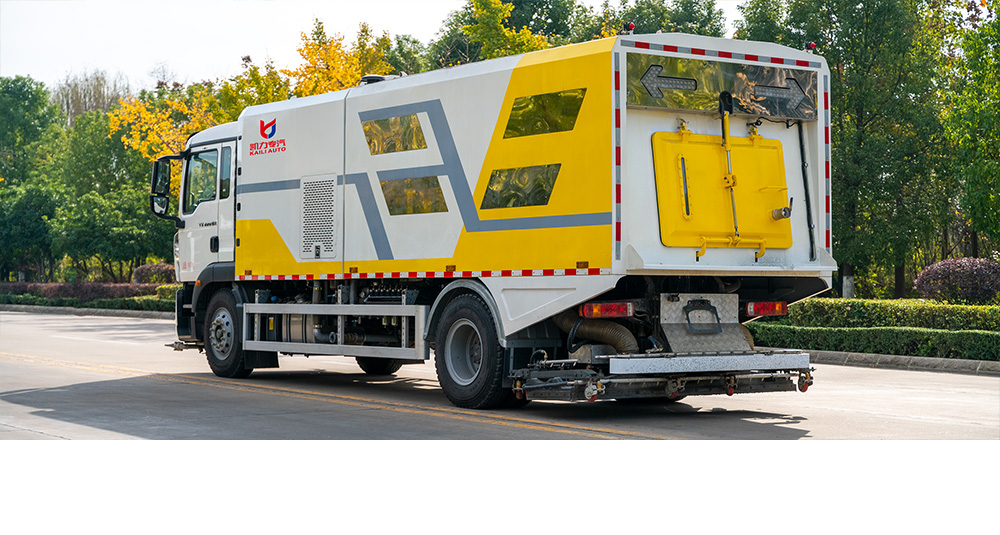 重汽豪沃深度保洁车图6