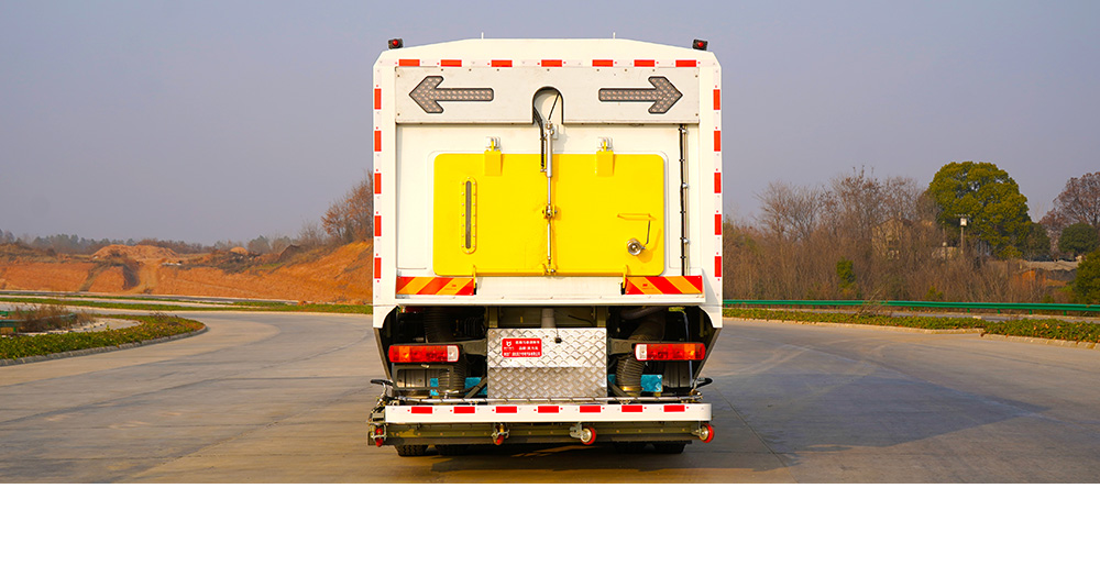 重汽豪沃后双桥深度保洁车图8