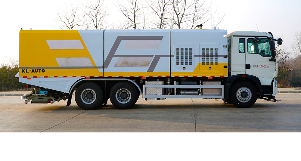 重汽豪沃后双桥深度保洁车图3