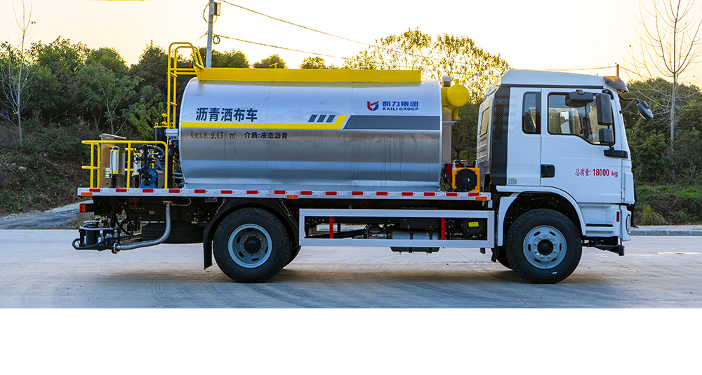 陕汽德龙沥青洒布车图4