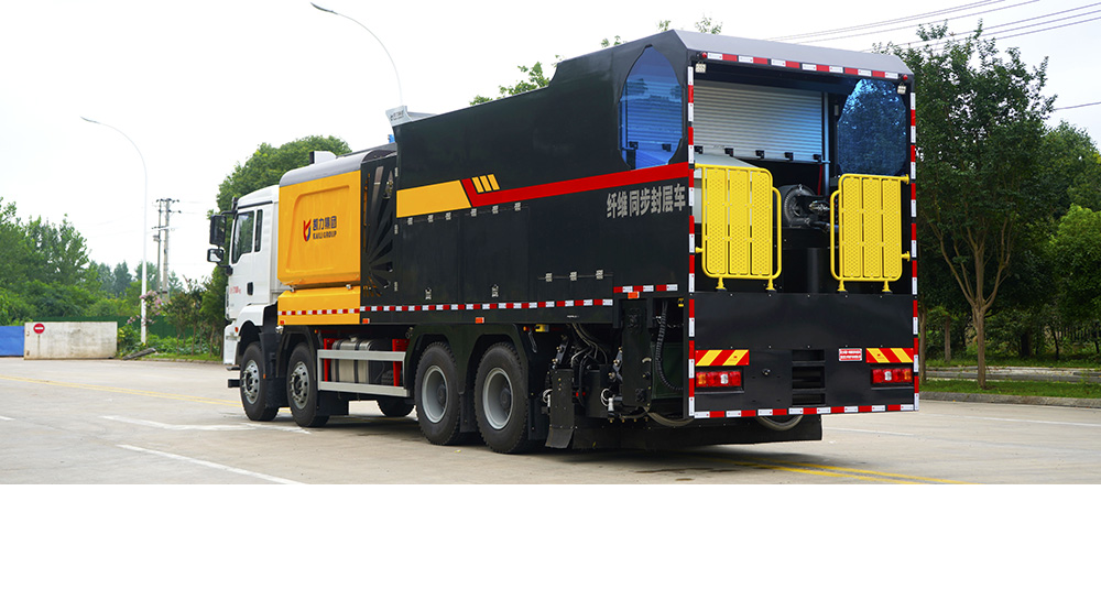 陕汽德龙M3000沥青碎石同步封层车图4